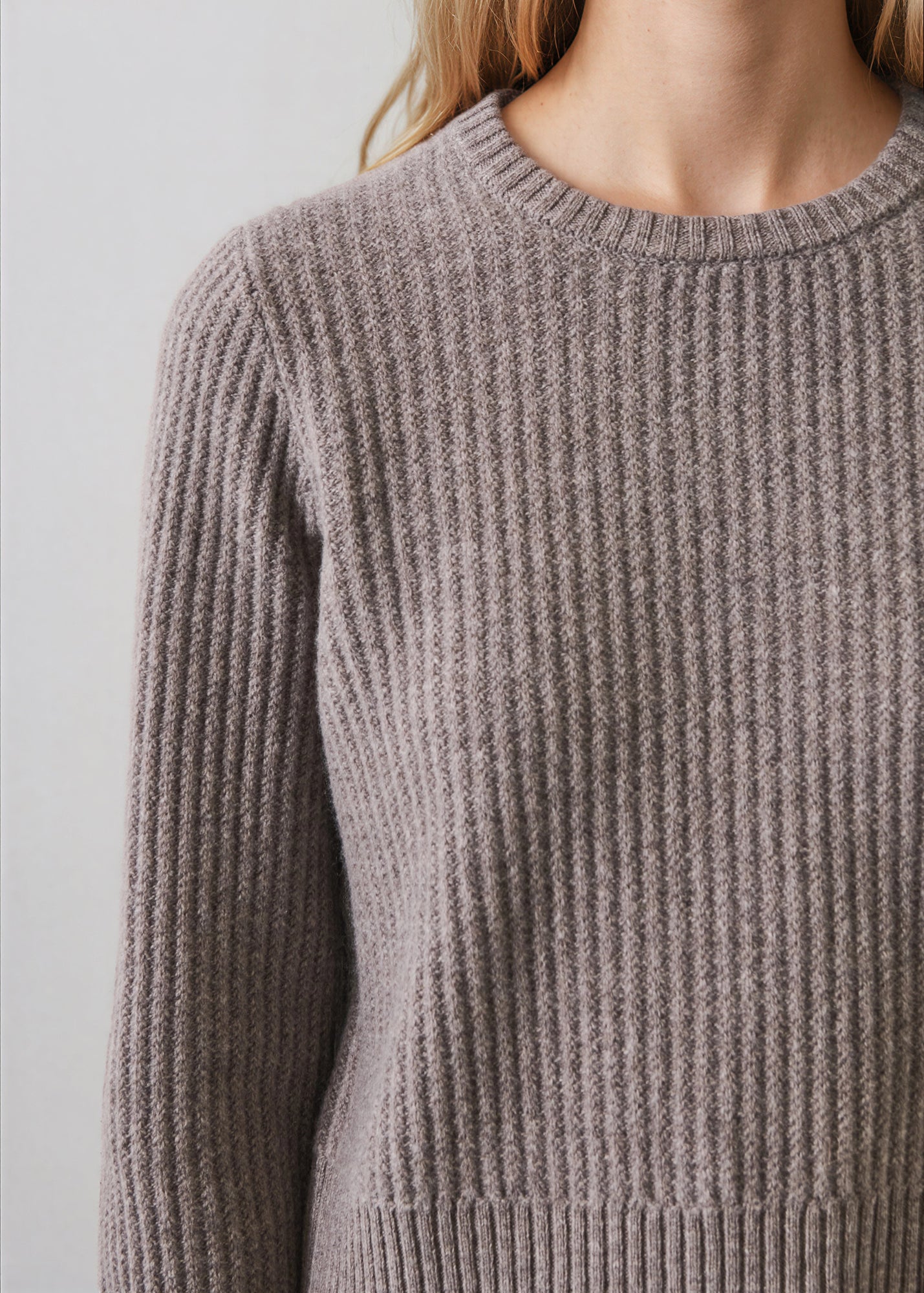 Superfine Wool Cropped Cable Crew in Vapour