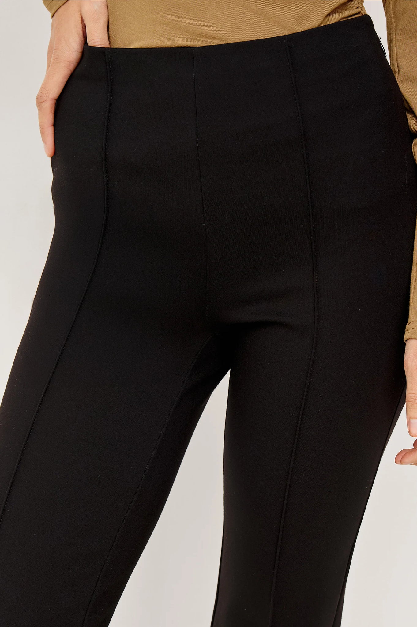 Auray Pant in Black