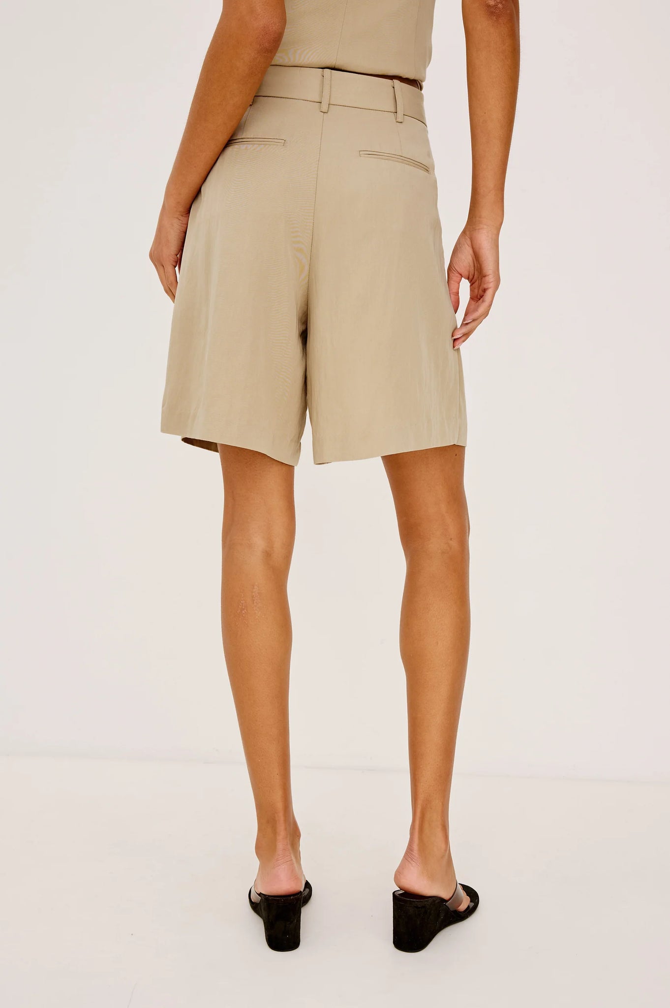 Zamora Short in Almond