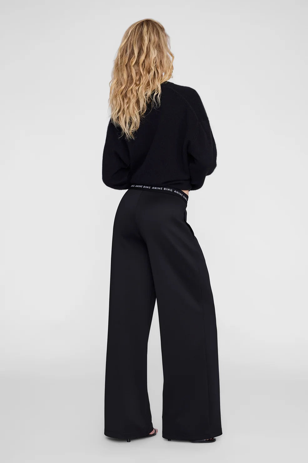 Sari Jogger in Black