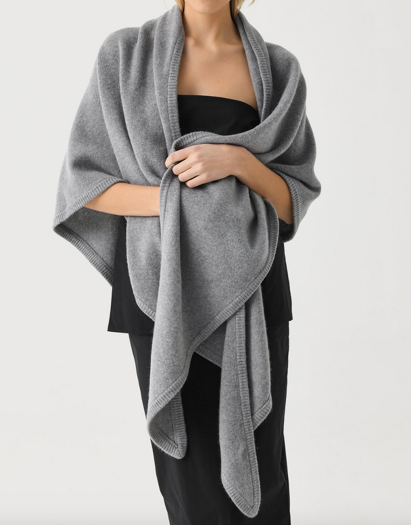 Cashmere Triangle Scarf in Black