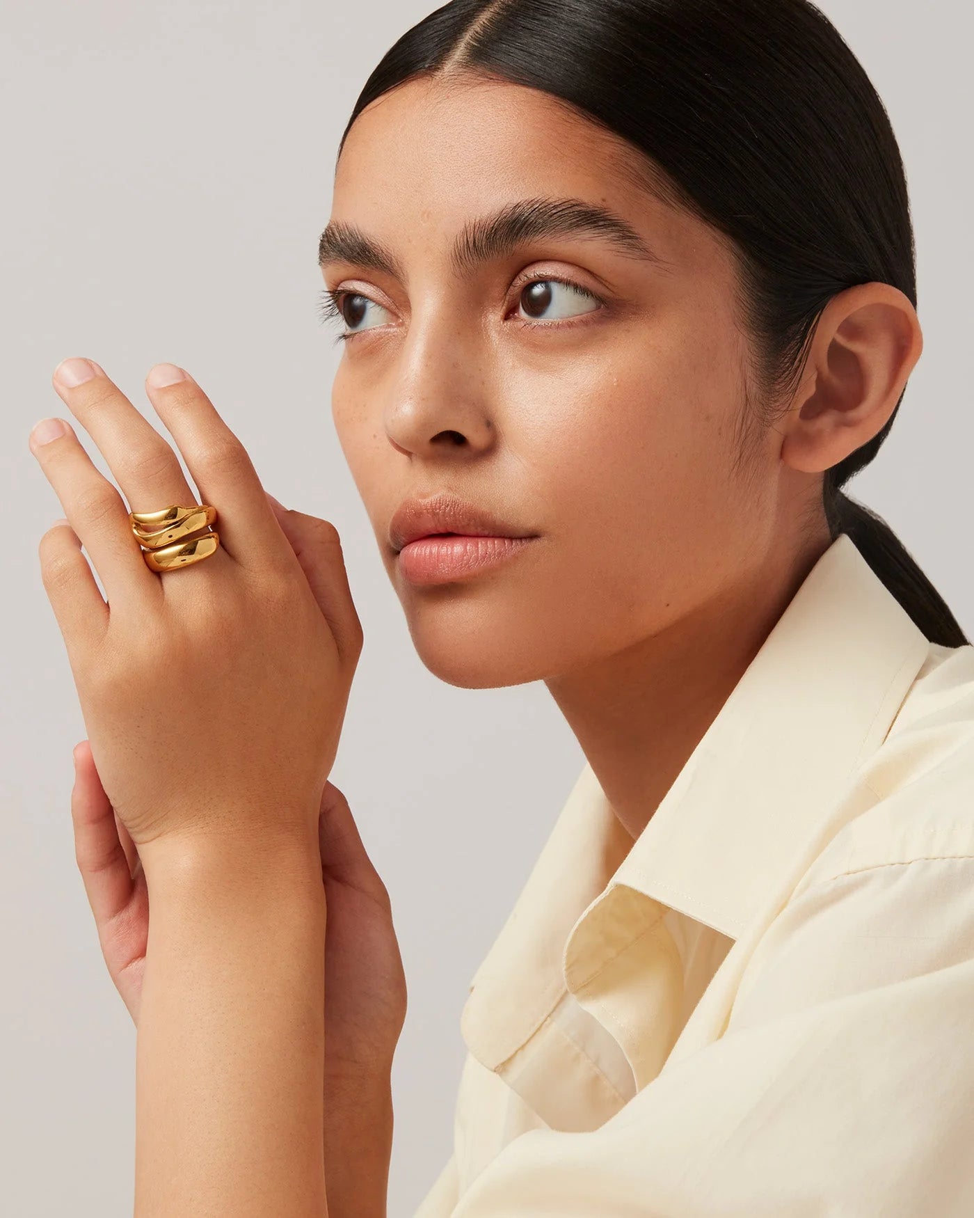 Sees Ring. Gold