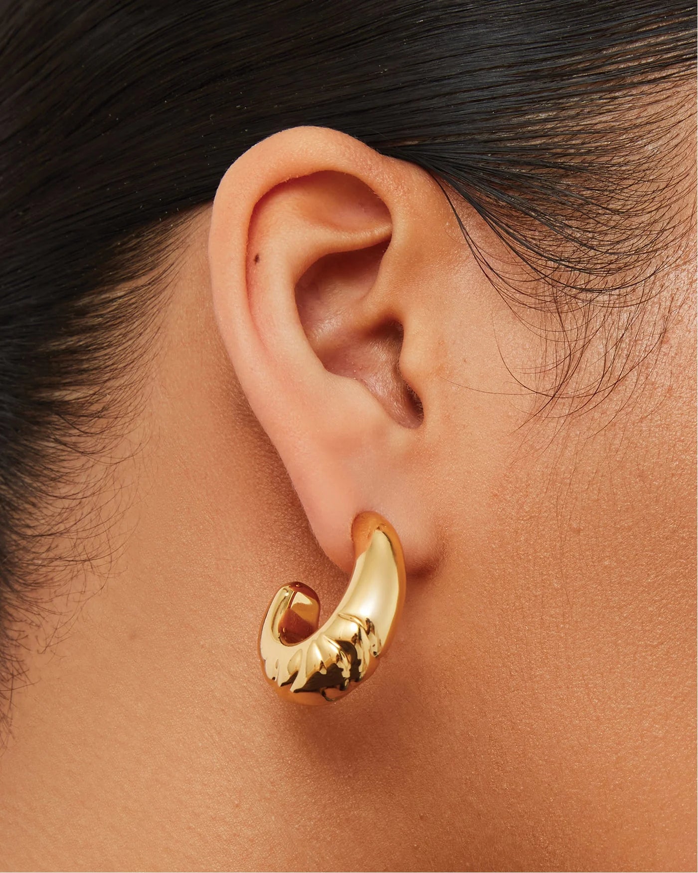 Slim Nelle Hoop Earrings in Gold
