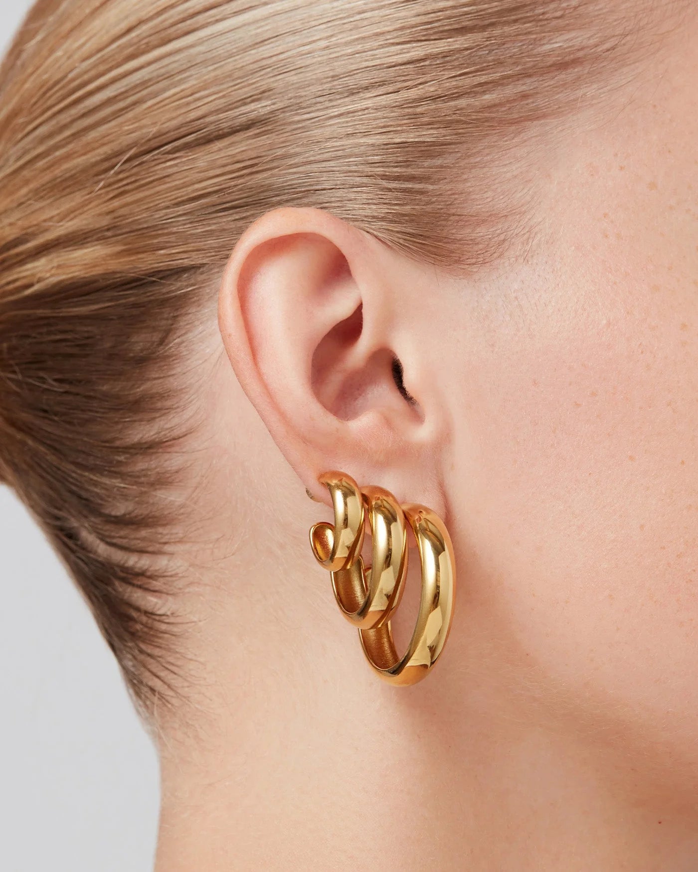 Staple Hoops Large in Gold