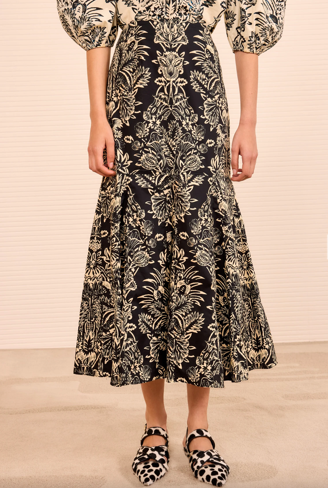 Clarisse Trumpet Midi Skirt in Noir Flora