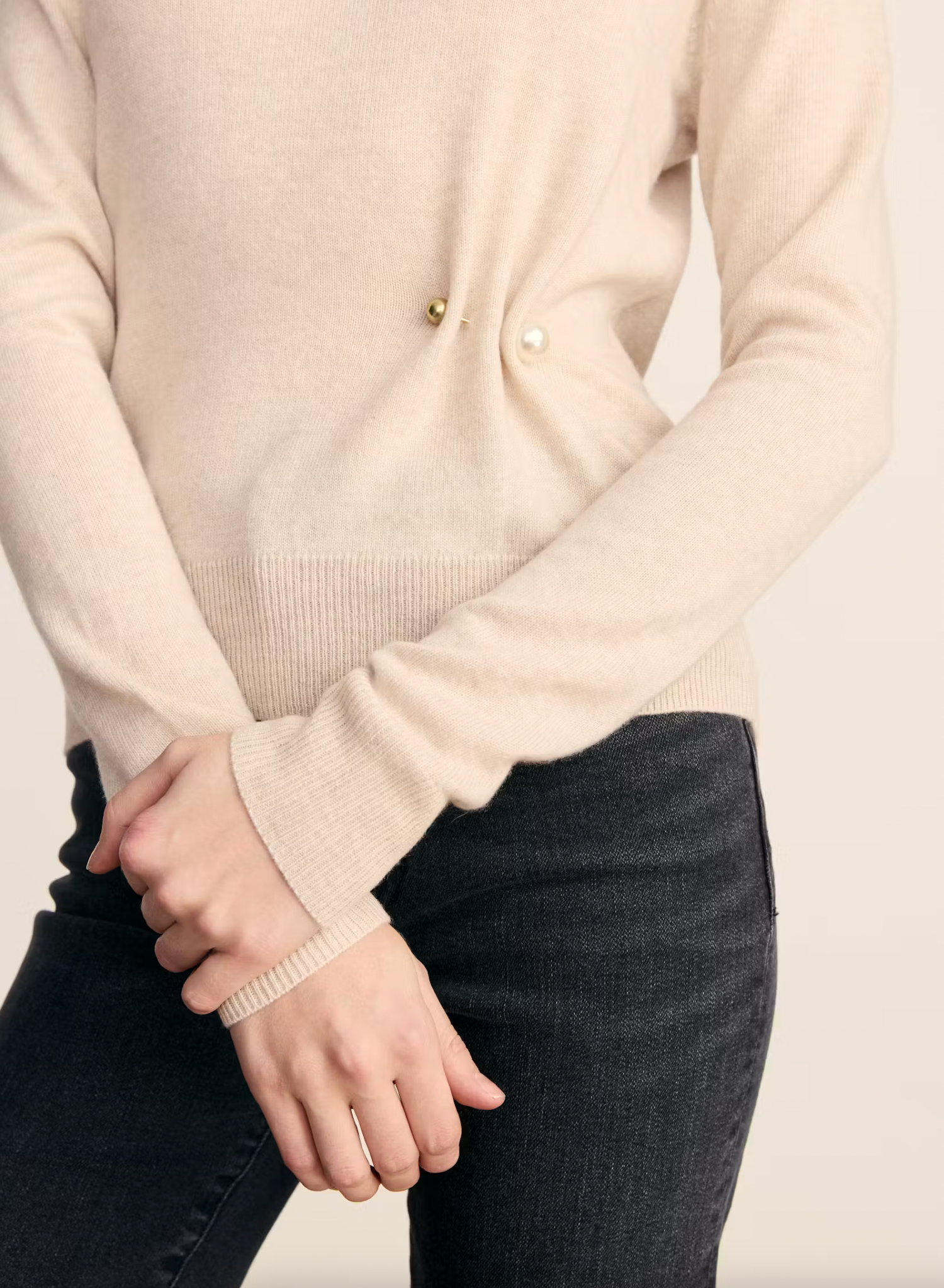 Frankie Brooch Pullover in Oatmeal Melange