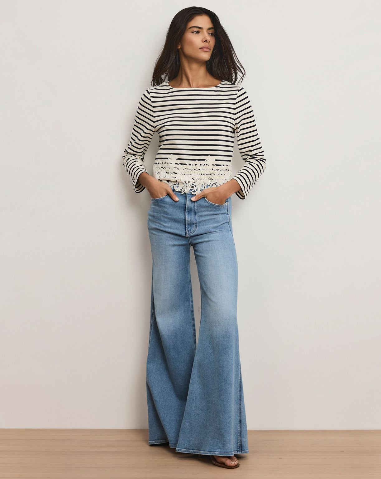 Hovey Striped Lace T-Shirt in Dove White/Navy Stripe