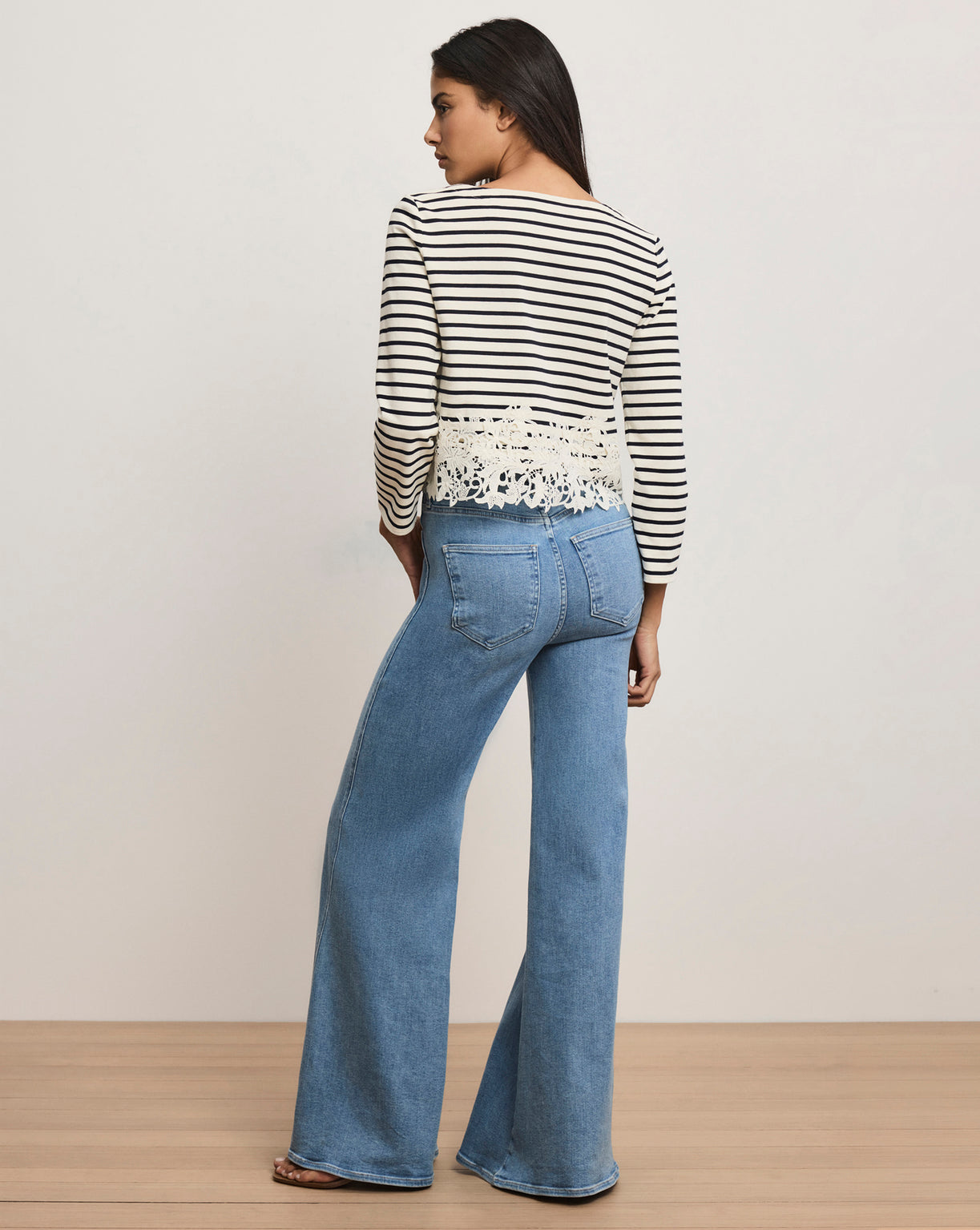 Hovey Striped Lace T-Shirt in Dove White/Navy Stripe