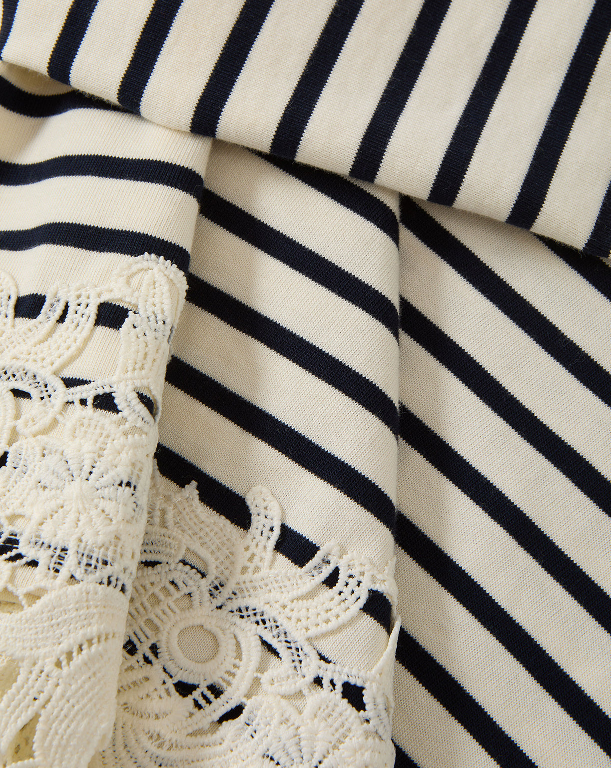 Hovey Striped Lace T-Shirt in Dove White/Navy Stripe