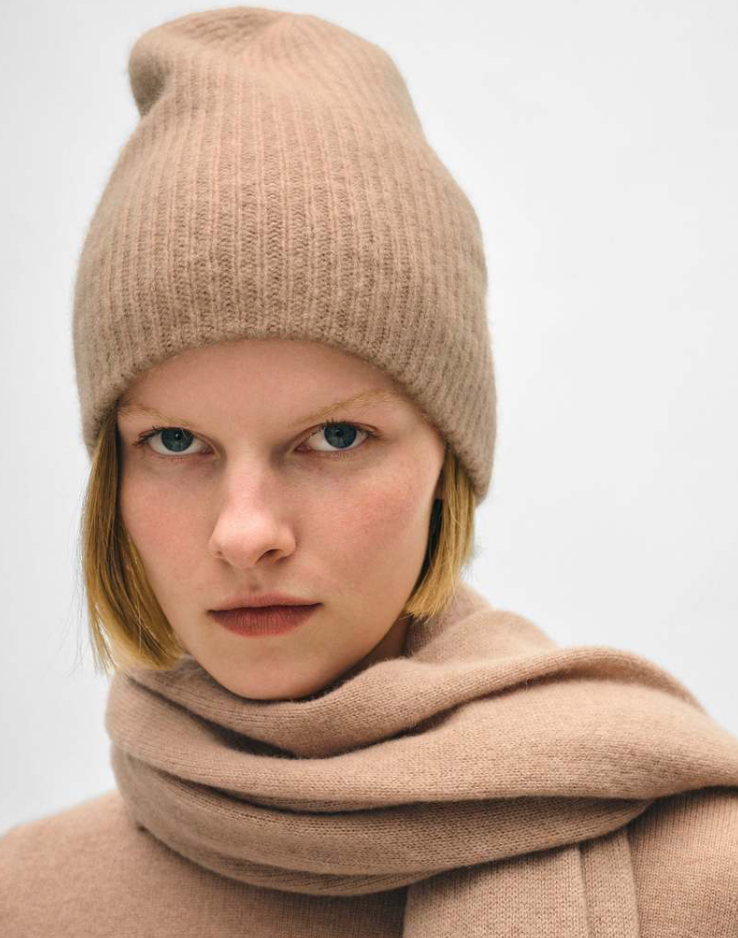 Cashmere Plush Rib Beanie in Taupe Heather