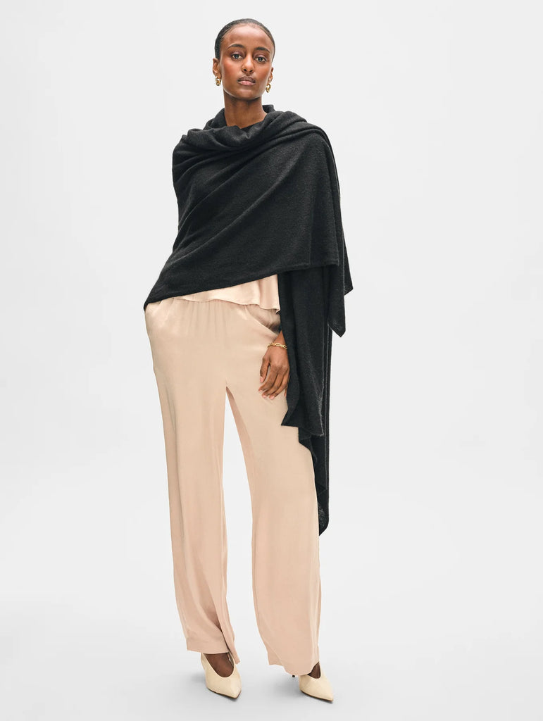 Cashmere Travel Wrap in Black