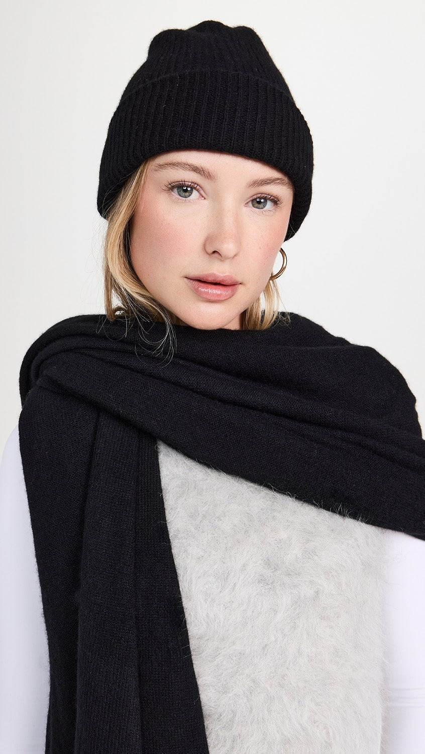 Cashmere Plush Rib Beanie in Black