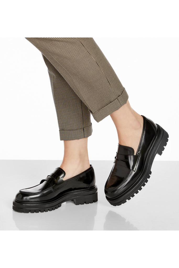 Reese Leather Loafer in Black