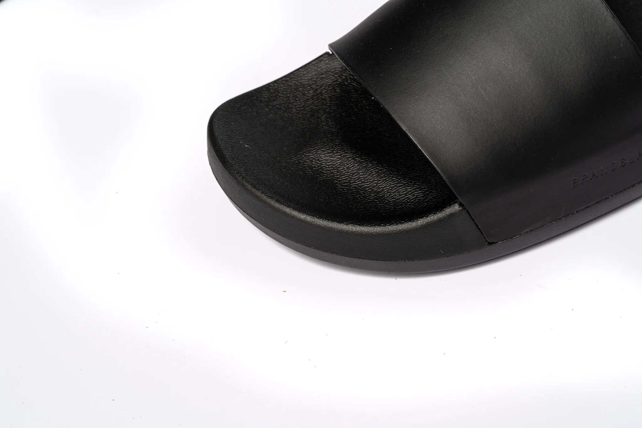 Kashiba-Lux Slides in Basic Black