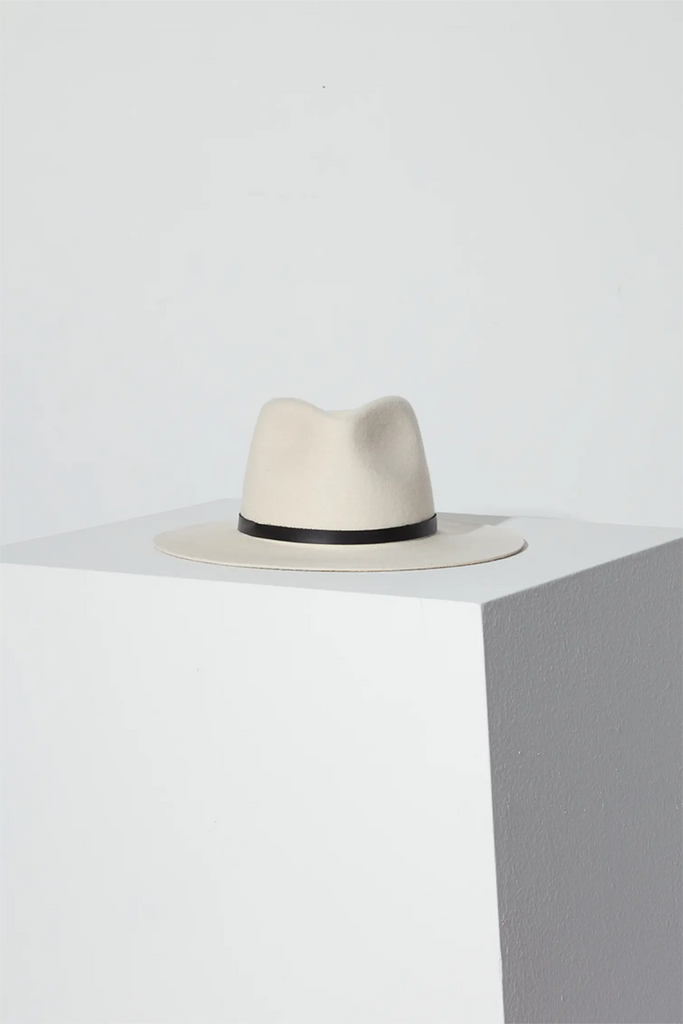 Luca Packable Hat in Creme