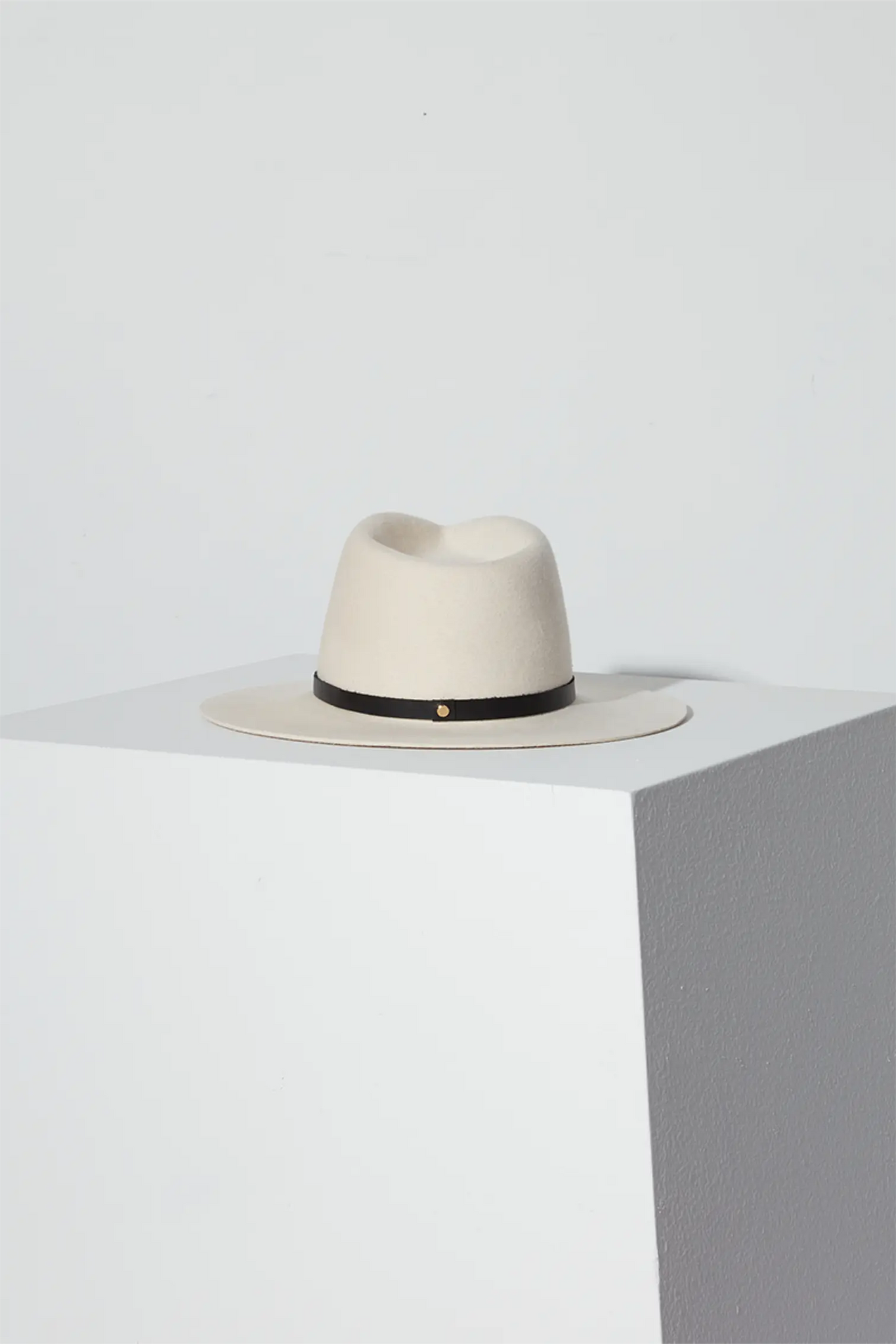 Luca Packable Hat in Creme