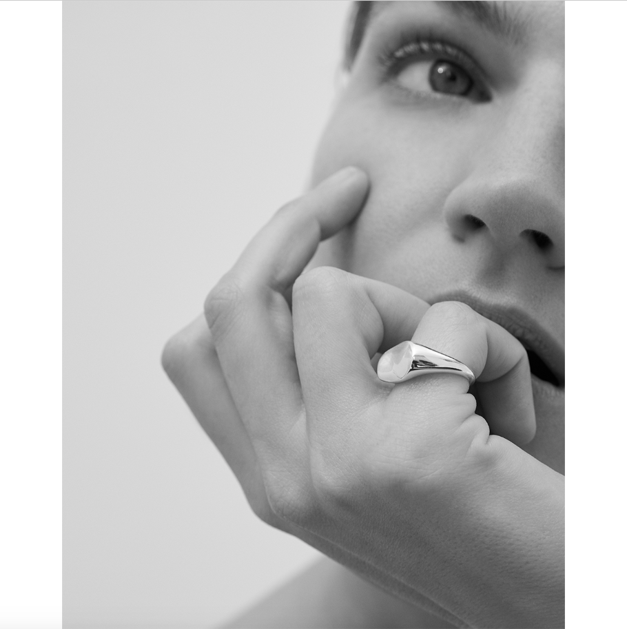 Dee Signet Ring