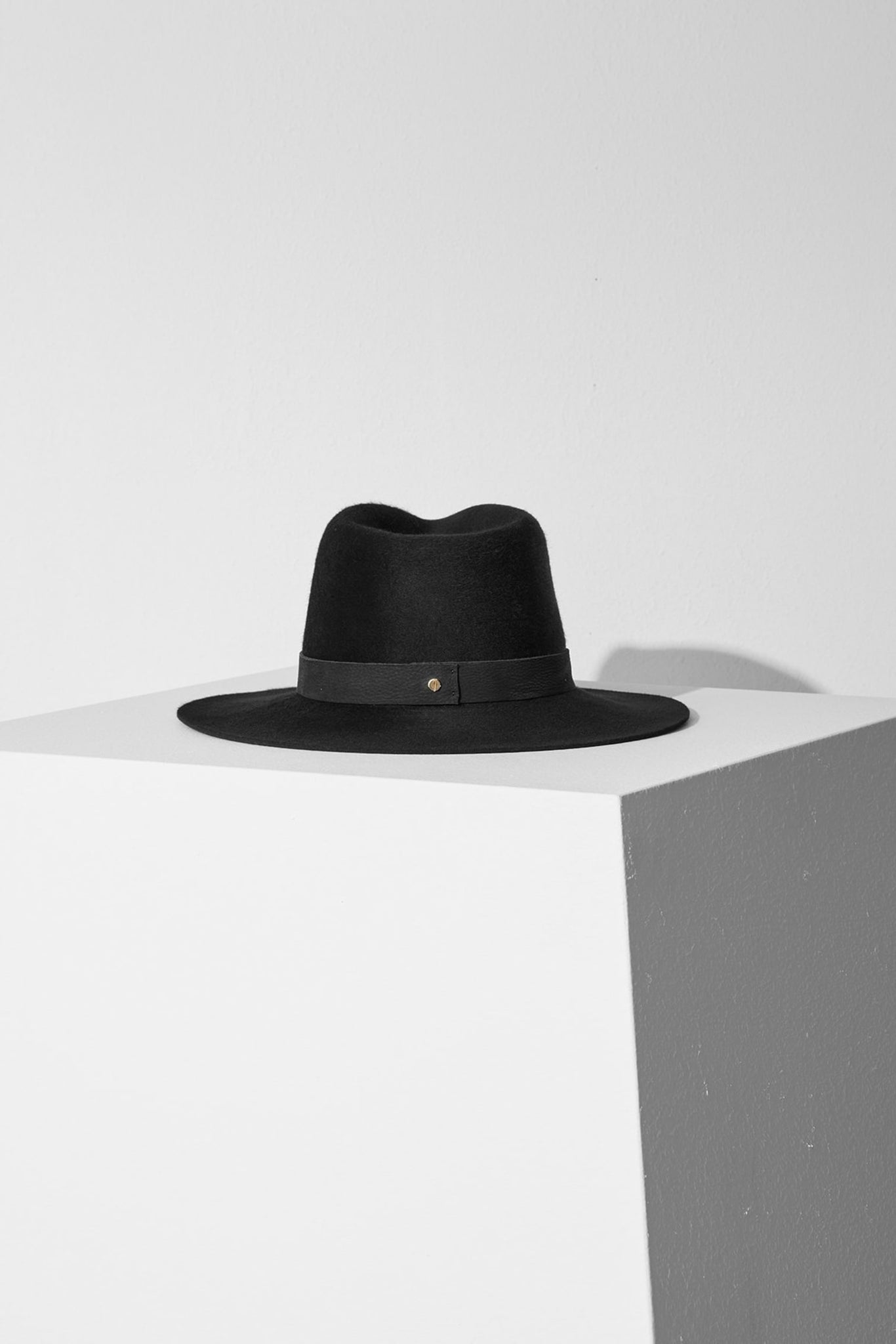 Luca Packable Hat in Black